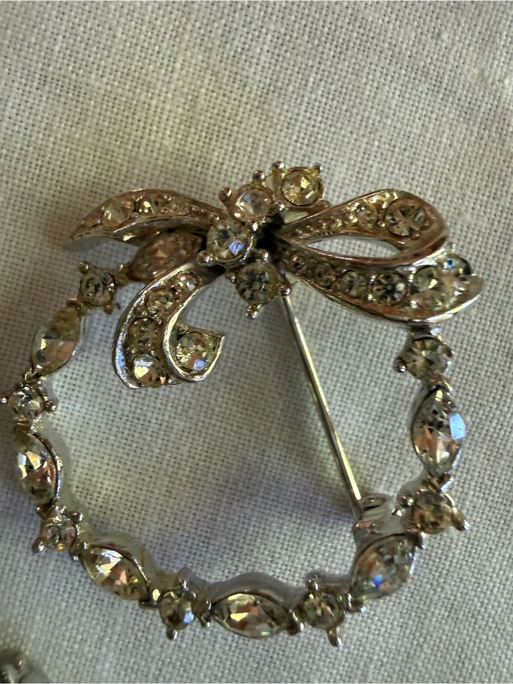 Vintage Rhinestone Brooches 4 brooches Crystal Clear Rhinestone brooches - Picture 6 of 11